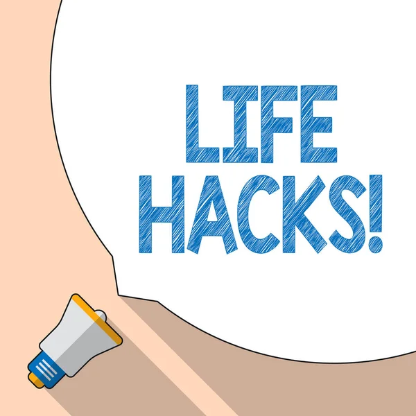 Escribiendo nota mostrando Life Hacks. La técnica de exhibición de fotos de negocios adoptó el análisis unos tiempo y actividades diarias Burbuja de habla blanca que ocupa la mitad de la pantalla y el megáfono . —  Fotos de Stock