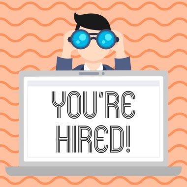 Kavramsal el Re işe gösterilen yazma. Huanalysis kaynaklar tarafından kullanılan belirtmek sahip olduğu çalışan iş fotoğraf vitrine adam tutarak ve Looking dürbün arkasında Laptop ekran iş.