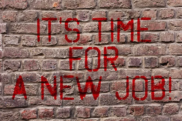 Escrevendo nota mostrando It S Time For A New Job. Foto de negócios mostrando ter pago posição emprego regular Brick Wall arte como Graffiti chamada motivacional escrito na parede . — Fotografia de Stock