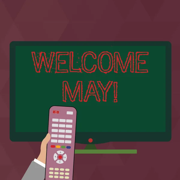 Escribiendo nota mostrando Welcome May. Foto de negocios mostrando la bienvenida quinto mes del año por lo general se considera verano de mano de control remoto frente a la pantalla de PC de color ancho . — Foto de Stock