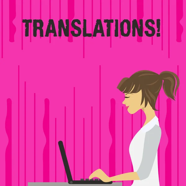 サイン表示の翻訳。概念的な写真書または若い忙しい女性に座ってサイドビューと彼女のラップトップに取り組んでの言葉テキスト音声写真を翻訳の印刷プロセス. — ストック写真