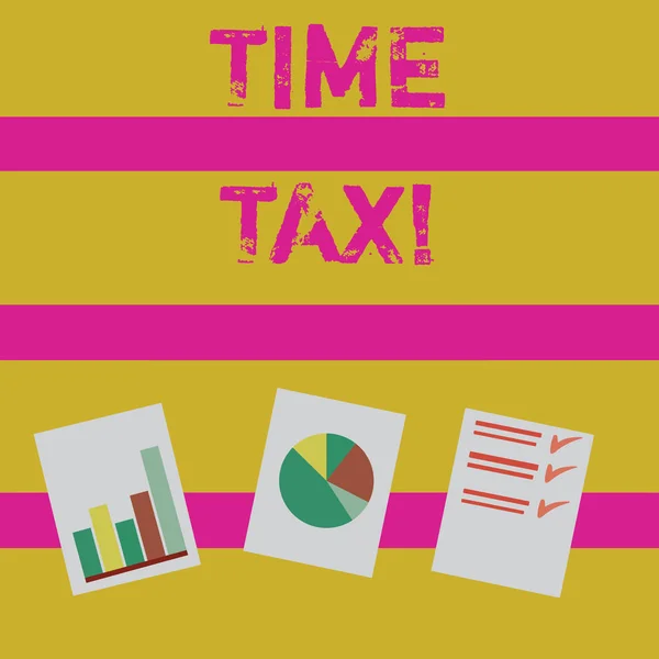 Γράφοντας κείμενο λέξη φορολογικό χρόνο. Επιχειρηματική ιδέα για όταν φορολογούμενους προετοιμάσουν οικονομικές τους καταστάσεις παρουσίαση του μπαρ, δεδομένα και γράφημα πίτας διάγραμμα γράφημα κάθε σε λευκό χαρτί. — Φωτογραφία Αρχείου