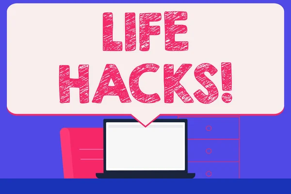 Signo de texto que muestra Life Hacks. Técnica de foto conceptual adoptado el análisis unos tiempo y actividades diarias en blanco Enorme discurso burbuja apuntando a la pantalla blanca del ordenador portátil en la idea del espacio de trabajo . —  Fotos de Stock