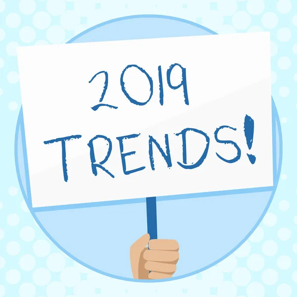 Konzeptionelle Handschrift, die Trends für 2019 zeigt. Business-Fototext allgemeine Richtung, in der sich etwas entwickelt oder verändert, indem man ein Plakat hält, das von sozialem Bewusstsein unterstützt wird. — Stockfoto