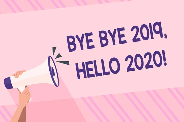 Signo de texto que muestra Bye Bye 2019 Hello 2020. Foto conceptual diciendo adiós al año pasado y dando la bienvenida a otra buena mano humana sosteniendo firmemente un megáfono con icono de sonido y espacio de texto en blanco . —  Fotos de Stock