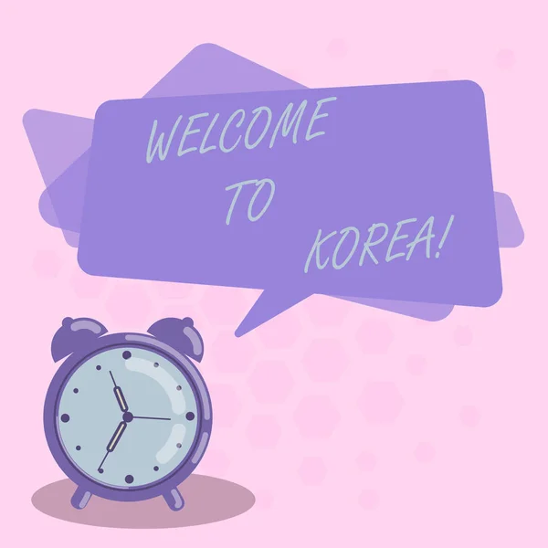 Slovo psaní textu Welcome do Koreje. Obchodní koncept pro přilétávající do asijské moderní zemi odlišné kultury, prázdné obdélníkové řeč bublina překrytí barvou a analogový budík. — Stock fotografie