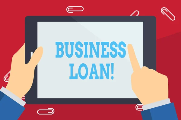 Nota di scrittura che mostra Business Loan. Business foto in mostra la creazione di debito che sarà rimborsato con interesse aggiunto Businessman mano Holding e puntando colorato schermo Tablet . — Foto Stock