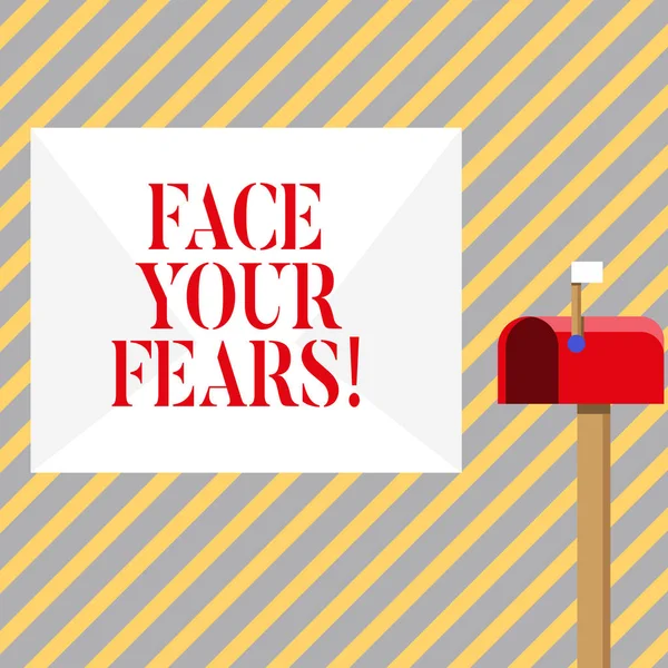 Het schrijven van nota uw angsten gezicht tonen. Zakelijke foto presentatie herkennen je bent bang dat iets en probeer het werk door middel van witte envelop en rode brievenbus met kleine vlag van signalen. — Stockfoto