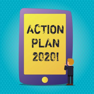 Word yazma metin eylem planı 2020. Gelecek yıl için eylem önerilen strateji veya ders için iş kavramı Işadamı ayakta ve Gesturing karşı karşıya boş ekran dev tablet cihaz.