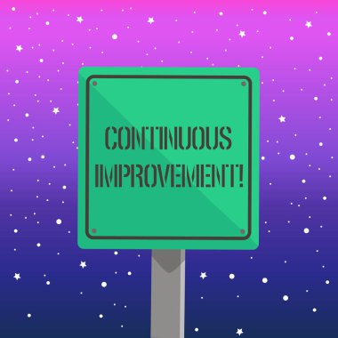 El yazısı metin yazma sürekli Iyileştirme. Kavram anlamı zaman içinde küçük tutarlı iyileştirmeler içerir 3D kare boş renkli dikkat yol Işareti siyah sınır ahşap monte.