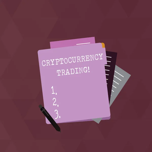 Het schrijven nota die Cryptocurrency handel toont. Zakelijke fotopresentatie van eenvoudig de uitwisseling van cryptocurrencies in de markt gevoerde papierwaren, deels in het zicht van pastel map. — Stockfoto