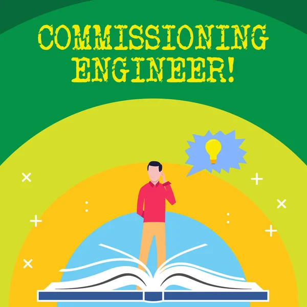 Escribir texto a mano Ingeniero de Puesta en marcha. Concepto que significa asegurar que todos los aspectos de la construcción están diseñados adecuadamente Hombre de pie detrás del libro abierto, mano sobre cabeza, burbuja de habla irregular con bombilla . —  Fotos de Stock