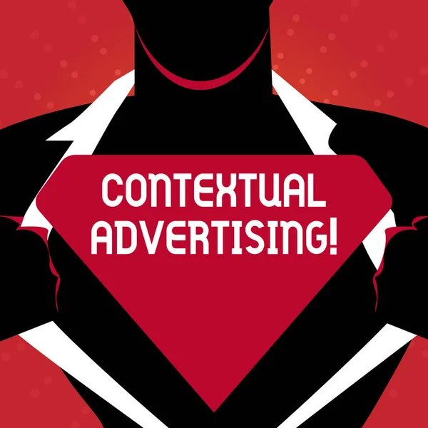 Pisanie notatki pokazano kontekstowe reklamy. Business Photo gablota metoda kierowania reklamy pojawiające się na stronach internetowych człowiek otwierający koszulę, aby odsłonić puste trójkątne logo. — Zdjęcie stockowe