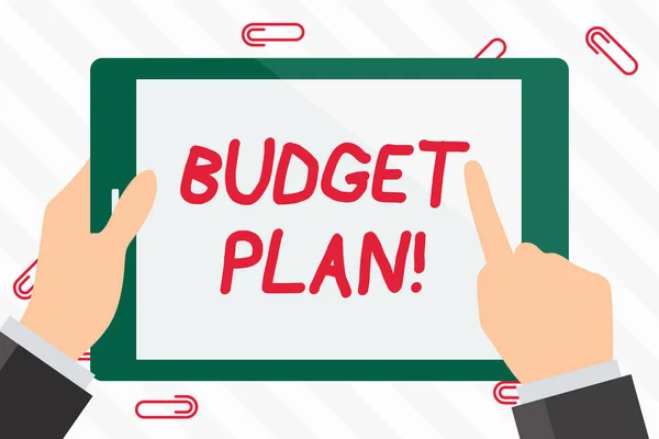 Znak tekstowy przedstawiający plan budżetu. Koncepcyjny preliminarz dochodów i wydatków na określony okres czasu ręka Holding wskazując dotykając pusty prostokątny kolor tablet biały ekran. — Zdjęcie stockowe
