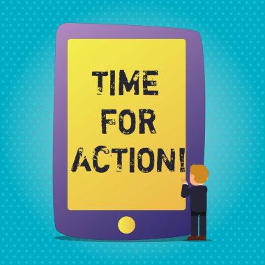 Word metin zaman için eylem yazma. İş kavramı için do resmi veya uyumlu bir şey elde etmek amacı ile sorun iş adamı ayakta ve mimik karşı karşıya boş ekran dev Tablet cihaz.