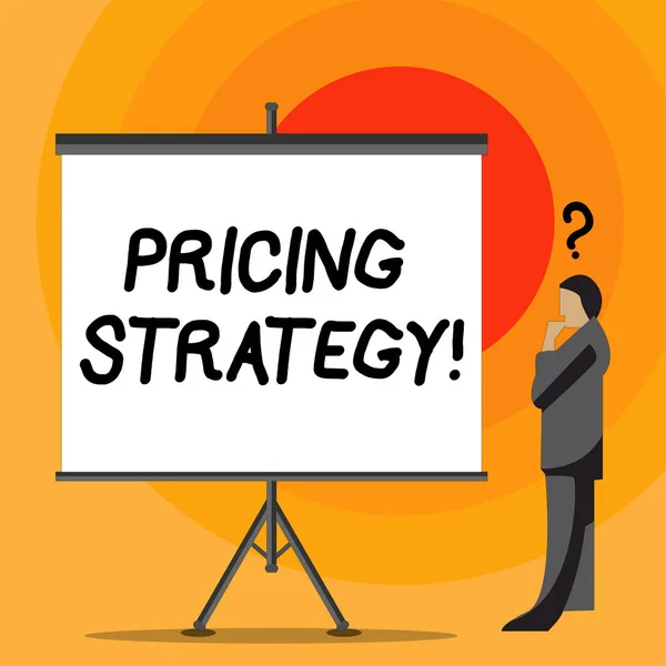 가격 전략을 보여주는 글을 참고. 그들의 제품 서비스 그의 머리 빈 화면 위에 물음표와 함께 사업 방법 회사 사용 가격 참조 비즈니스 사진 전시. — 스톡 사진