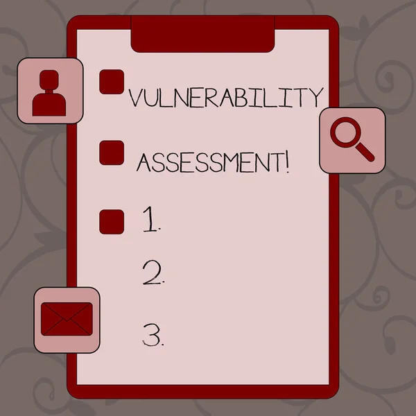 Scrittura manuale concettuale che mostra la valutazione della vulnerabilità. Testo della foto aziendale che definisce l'identificazione prioritaria delle vulnerabilità Appunti con casella di spunta e app per la valutazione e il promemoria . — Foto Stock