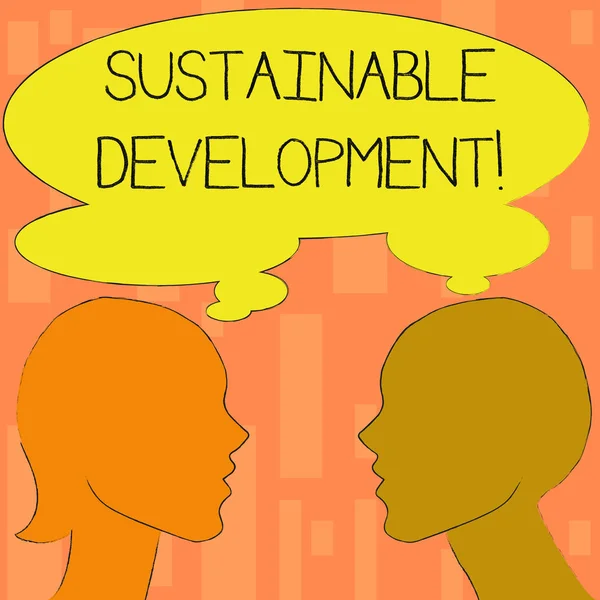 Word pisanie tekstu zrównoważonego rozwoju. Koncepcja biznesowa dla rozwoju bez uszczuplenia zasobów naturalnych sylwetka Sideview profil obraz mężczyzny i kobiety z udostępnionych Bubble myśli. — Zdjęcie stockowe
