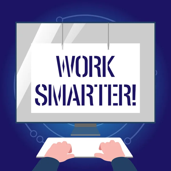 Escribiendo una nota que muestra Work Smarter. Foto de negocios que muestra su mejor a eficiente y productivo que el tiempo perdido Manos en el teclado Monitor blanco frontal con protector de pantalla . — Foto de Stock