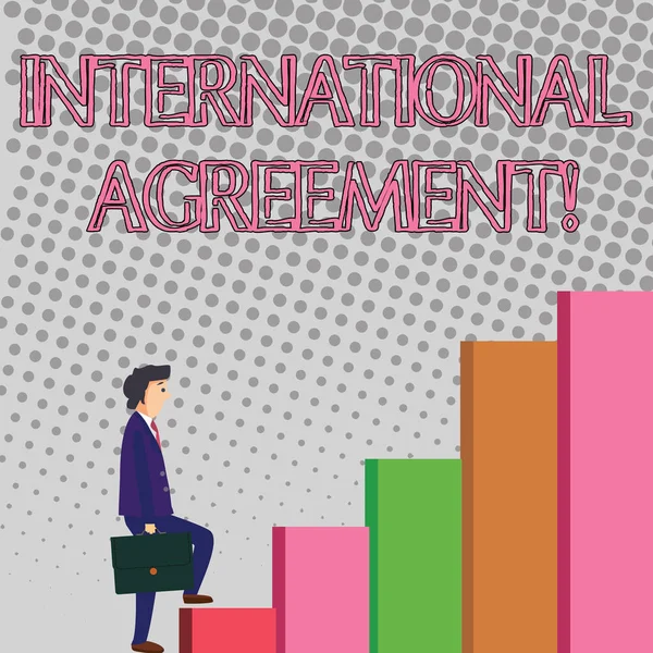 국제 계약을 보여주는 텍스트 기호. 국가 의해 서명 하는 개념적 사진 문서 원하는 새로운 규칙 사업가 들고 서류 가방을 등산 하는 동안 잠겨있는 식에는. — 스톡 사진