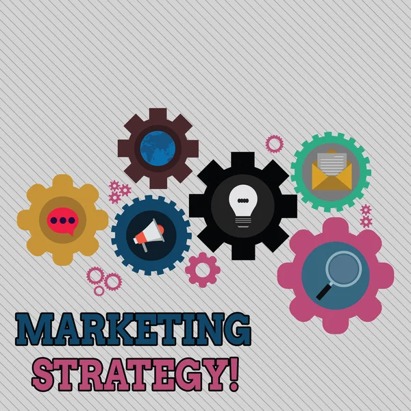 Escritura manual conceptual que muestra la estrategia de marketing. Plan de acción para promover y vender productos o servicios Conjunto de iconos de redes sociales en línea globales Cog Wheel Gear . — Foto de Stock