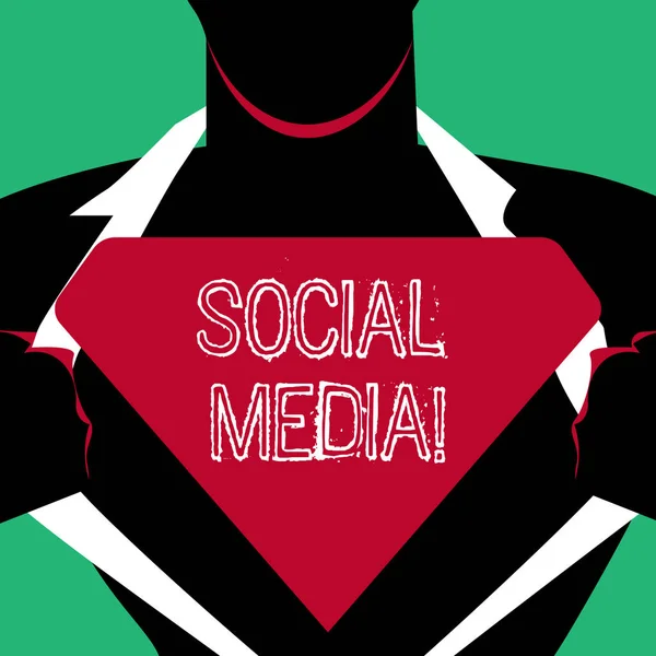 ソーシャルメディアを示すテキストサイン。概念写真のウェブサイトとアプリケーションは、ユーザーが作成し、コンテンツを共有することができますスーパーマンのポーズで、空の三角ロゴを見せるためにシャツを開ける. — ストック写真