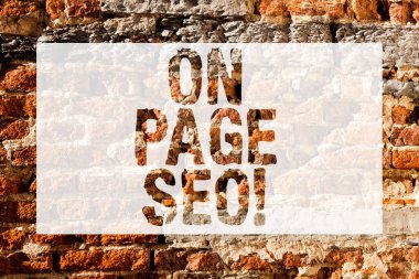 SEO sayfasında el yazısı metni. Konsept anlam önlemler Web sitesi içinde alınan pozisyon arama sıralaması geliştirmek duvar üzerine yazılmış Graffiti motivasyonel çağrı gibi tuğla duvar sanatı.