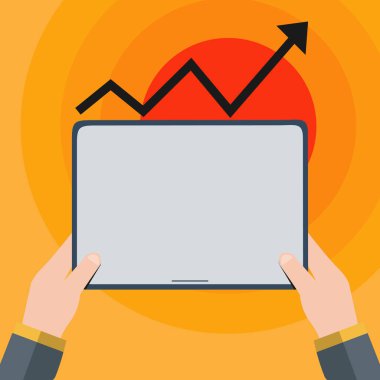 Boş ekran Tablet tutan işadamı el çizimi. Siyah işaret ve yukarı doğru gidiş devam eden ok simgesi yamuk. Başarılı iş kavramı için sunma ve rapor.