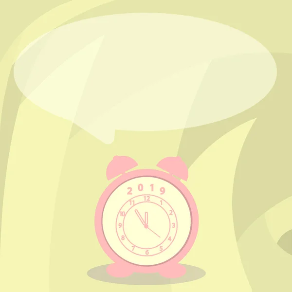 丸い形の空白の吹き出しとパステル調の色合いでアナログの目覚まし時計。淡い色の吹き出しと 2019 年と表時計リンガー。スケジュールとアラームの創造的なアイデア. — ストックベクタ