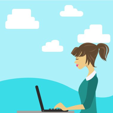 Resimde genç kadın oturmuş yan görünüm ve çalışma üstünde onu Laptop. Online iş fırsatı, teknik sunum, sosyal medya ve ağ için yaratıcı arka plan fikir.