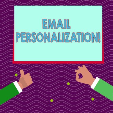 E-posta kişiselleştirme 'yi gösteren metin işareti. Kavramsal fotoğraf e-posta şablonuna demonstratingal veri eklemek için izin verir Iki Işadamları eller The thumbs yukarı ve okay Imza terfi için Gesturing.