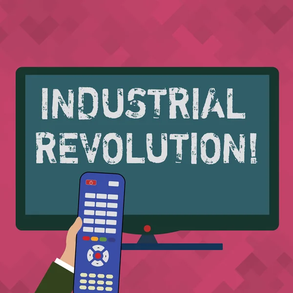 Textschreiben Industrielle Revolution. Geschäftskonzept für eine Zeit, in der die Arbeit mehr von Maschinen erledigt wird, die die Fernbedienung des Computers vor dem breiten PC-Bildschirm halten. — Stockfoto