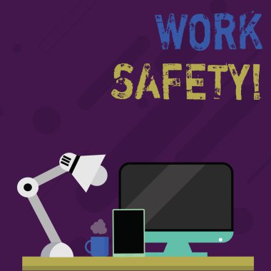 Word yazma metin çalışma güvenliği. Çalışanların sağlığını güvence altına almak için politikalar ve prosedürler için iş konsepti bilgisayar, tablet ve lamba ile Nightshift Worker çalışma alanı düzenlemesi.