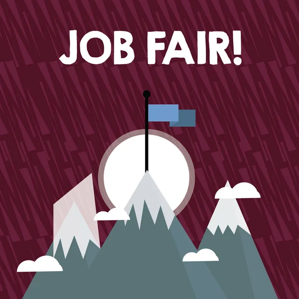 Manuscrito texto Job Fair. Conceito que significa evento em que os empregadores recrutadores dão informações aos funcionários Três altas montanhas com neve e um tem bandeira colorida em branco no pico . — Fotografia de Stock