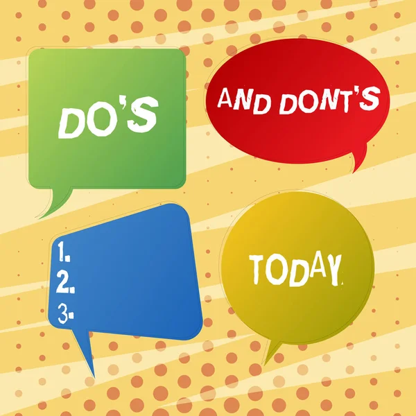 Escribir texto a mano Do S es y Dont S es. Concepto que significa asesorar Reglas o costumbres relativas a alguna actividad Etiqueta engomada de burbuja de habla en blanco en diferentes formas y colores para múltiples chat . — Foto de Stock