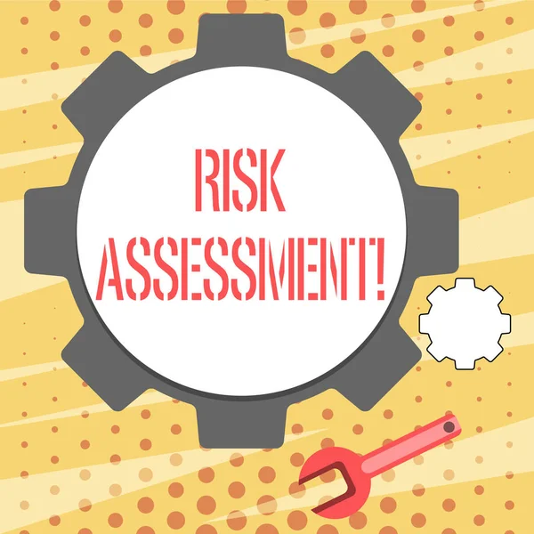 Koncepcyjny zapis ręczny przedstawiający ocenę ryzyka. Business Photo gablota oceny potencjalnego ryzyka związanego przewidywane działania koło zębate i klucz mechaniczne narzędzie do SEO i Web Icon. — Zdjęcie stockowe