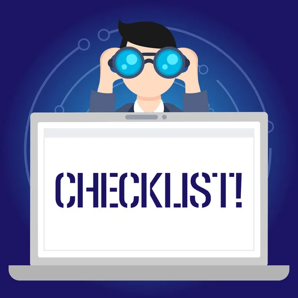 Tekst bord toont checklist. Conceptuele fotolijst items vereist dingen worden gedaan of punten beschouwd als man Holding en op zoek naar een verrekijker achter open lege ruimte laptop scherm. — Stockfoto