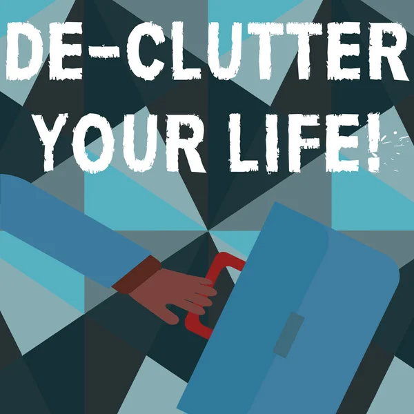 Texte écrit De Clutter Your Life. Concept d'entreprise pour enlever les éléments inutiles des endroits désordonnés ou surpeuplés Rushing bras d'homme d'affaires balancé plus loin dans le dos et la main tenant la couleur Porte-documents . — Photo