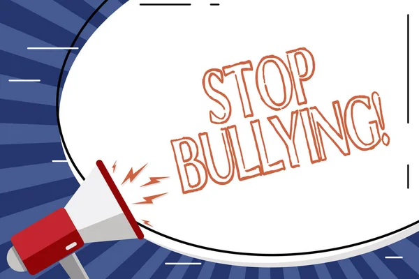 Texto manuscrito Stop Bullying. Concepto que significa que no hay comportamiento agresivo entre los niños desequilibrio de poder Blanco en blanco enorme forma oval etiqueta engomada y megáfono gritando con icono de volumen . —  Fotos de Stock