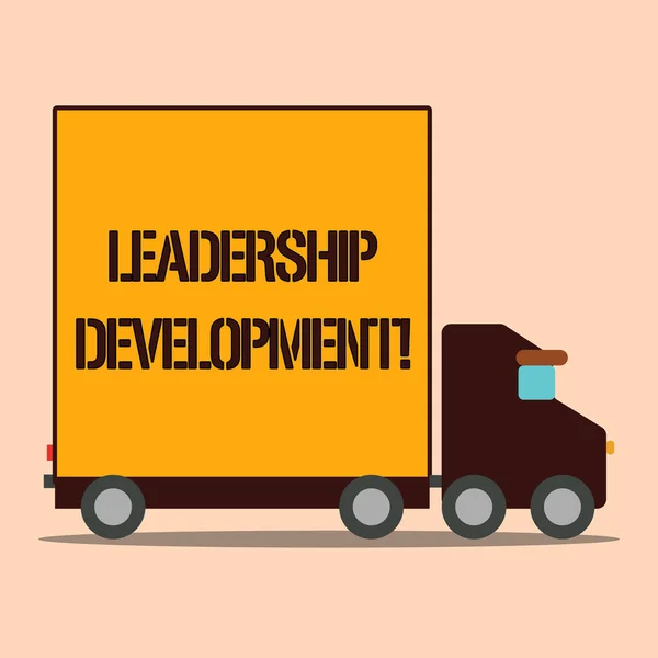 Текстовый знак, показывающий развитие лидерства. Концептуальная фотопрограмма, которая делает показ стать лучшими лидерами Доставка Лорри грузовик с пустым покрытием контейнер к транспортным товарам . — стоковое фото