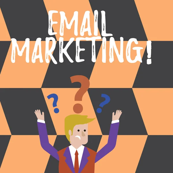 Texto de escritura de palabras Email Marketing. Concepto de negocio para el acto de enviar mensaje comercial típicamente grupo de mostrar Empresario confundido levantando ambos brazos con signos de interrogación por encima de su cabeza . — Foto de Stock