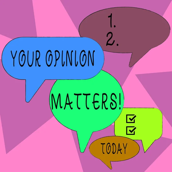 Texto de escritura de palabras Tu opinión importa. Concepto de negocio para mostrar que no está de acuerdo con algo que se acaba de decir. Muchos colores hablan burbujas en diferentes tamaños y sombras para la discusión en grupo. . — Foto de Stock