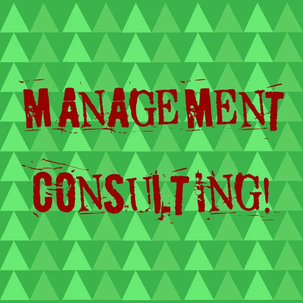Escritura a mano conceptual que muestra Management Consulting. Texto de la foto de negocios Consejos sobre el análisis y la mejora de sus negocios Patrón de triángulos verdes en filas como árboles pequeños en forma abstracta . — Foto de Stock