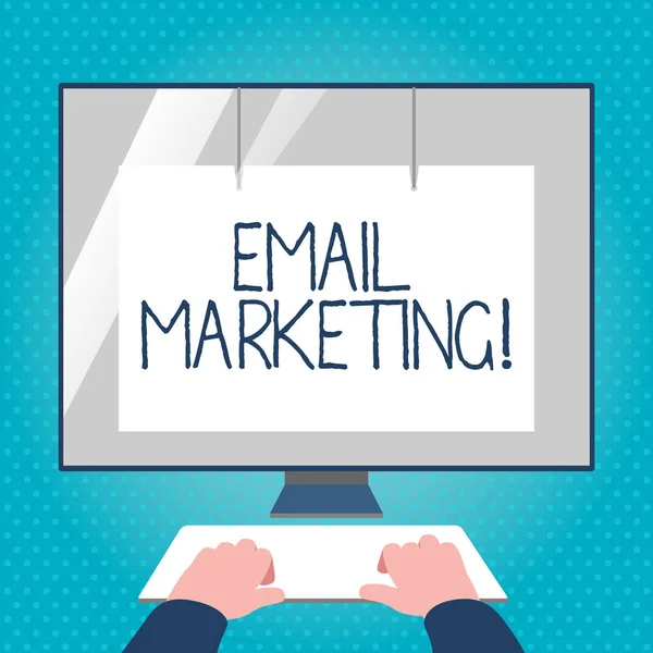 Πινακίδα κειμένου που δείχνει email marketing. Εννοιολογική πράξη φωτογραφίας της αποστολής εμπορικών μηνυμάτων συνήθως ομάδα της δείχνει τα χέρια σε Μαμέ πληκτρολόγιο μπροστά από κενή λευκή οθόνη με προστατευτικό οθόνης. — Φωτογραφία Αρχείου