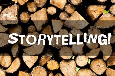 Storytelling gösteren Not yazma. Kamu ahşap arka plan Vintage ahşap vahşi mesaj fikirleri niyetleri düşünceler onları yayınlamak için etkinlik yazma hikayeleri vitrine iş fotoğraf.