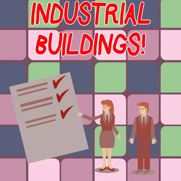 Texto de escritura de palabras Edificios industriales. Concepto de negocio para fábricas y otros locales utilizados para el análisissufacturing Hombre y mujer en traje de negocios Presentación de informe de cheques y líneas en papel . — Foto de Stock