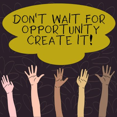 El yazısı metin Don T Wait For Opportunity Create It. Konsept anlamı kendiniz için çok çalışmak ve şu andan itibaren çok ırklı Çeşitlilik Eller Yukarı Renkli Büyük Bulut için Ulaşan Yükselterek başlar.