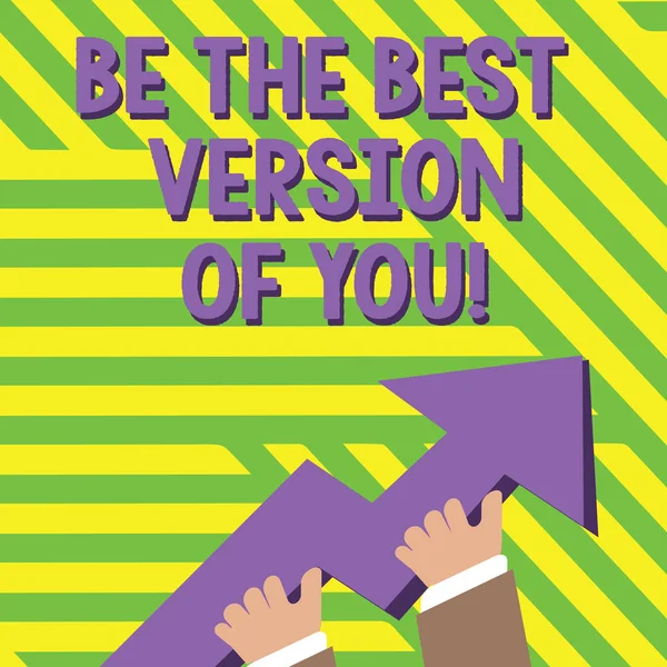 Be The Best Version Of You'yu gösteren metin işareti. Kavramsal fotoğraf uzak hareket edecek el tutan Renkli Büyük 3d Ok İşaret ve Going Up fotoğraf geliştirmeye başlıyoruz. — Stok fotoğraf