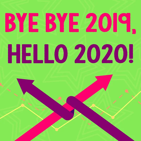 Sinal de texto mostrando Bye Bye 2019 Hello 2020. Foto conceitual dizendo adeus ao ano passado e acolhendo outro bom Dois Flechas onde um está entrelaçado com o outro como Team Up ou Competição . — Fotografia de Stock