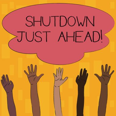 Kapatma'yı hemen gösteren metin işareti. Kavramsal fotoğraf kapanış fabrika iş ya kısa zaman ya da sonsuza kadar Multiracial Çeşitlilik Eller Yukarı Colorful Big Cloud için ulaşan Yükselterek.